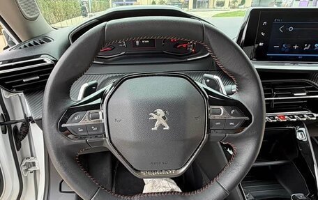 Peugeot 2008 II, 2022 год, 1 350 000 рублей, 7 фотография
