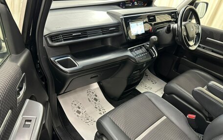 Honda Stepwgn IV рестайлинг, 2015 год, 1 899 000 рублей, 12 фотография