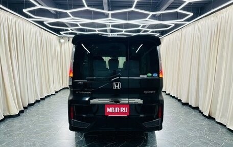 Honda Stepwgn IV рестайлинг, 2015 год, 1 899 000 рублей, 5 фотография