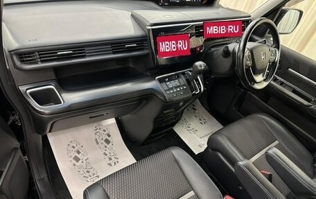 Honda Stepwgn IV рестайлинг, 2015 год, 1 899 000 рублей, 13 фотография