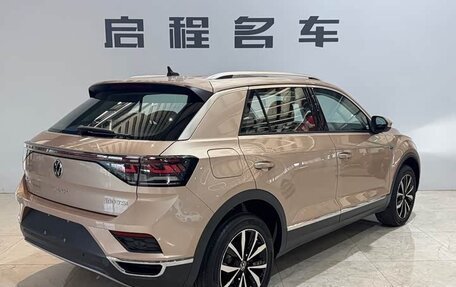 Volkswagen T-Roc I, 2023 год, 1 950 000 рублей, 3 фотография