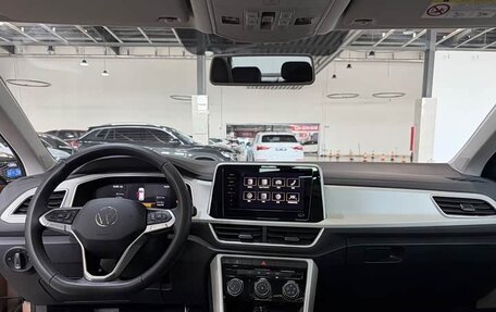 Volkswagen T-Roc I, 2023 год, 1 950 000 рублей, 7 фотография