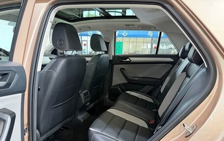 Volkswagen T-Roc I, 2023 год, 1 950 000 рублей, 9 фотография