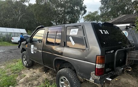 Nissan Terrano II рестайлинг, 1993 год, 650 000 рублей, 9 фотография
