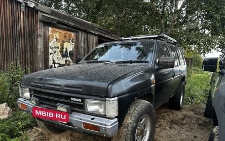 Nissan Terrano II рестайлинг, 1993 год, 650 000 рублей, 2 фотография