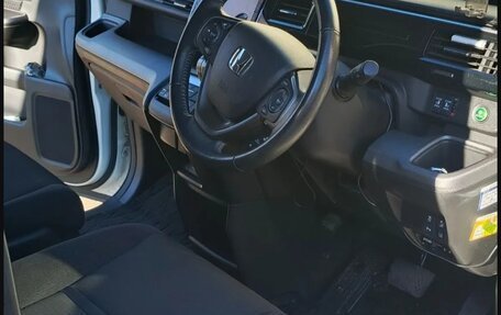 Honda Stepwgn IV рестайлинг, 2021 год, 2 550 000 рублей, 12 фотография