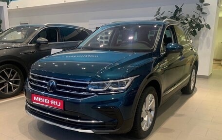 Volkswagen Tiguan II, 2022 год, 4 870 000 рублей, 1 фотография