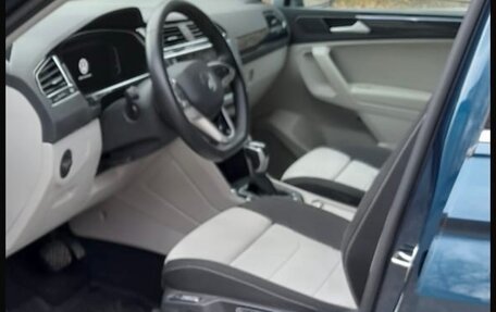 Volkswagen Tiguan II, 2022 год, 4 870 000 рублей, 5 фотография