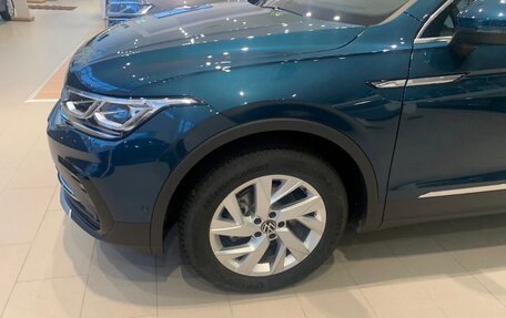 Volkswagen Tiguan II, 2022 год, 4 870 000 рублей, 3 фотография