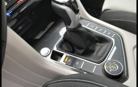 Volkswagen Tiguan II, 2022 год, 4 870 000 рублей, 6 фотография