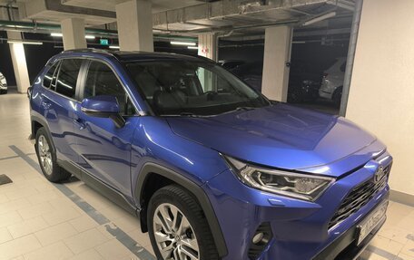Toyota RAV4, 2021 год, 3 250 000 рублей, 2 фотография