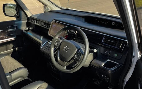 Honda Stepwgn IV рестайлинг, 2021 год, 1 950 000 рублей, 9 фотография