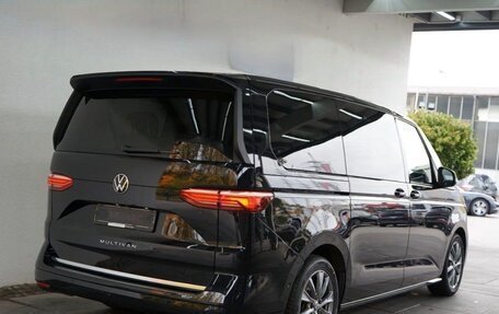 Volkswagen Multivan, 2022 год, 5 280 000 рублей, 5 фотография