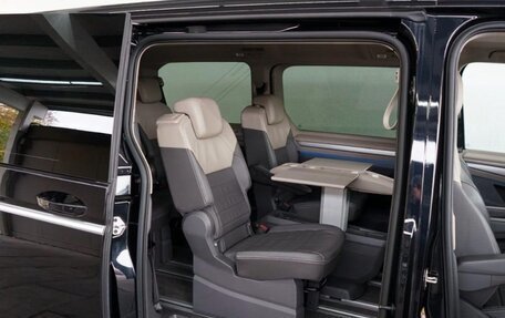 Volkswagen Multivan, 2022 год, 5 280 000 рублей, 10 фотография