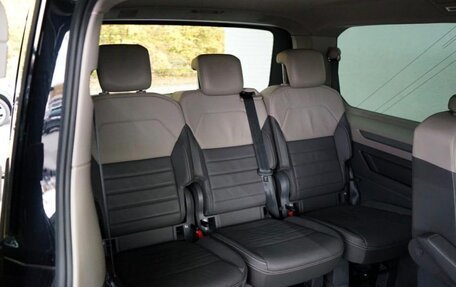 Volkswagen Multivan, 2022 год, 5 280 000 рублей, 21 фотография