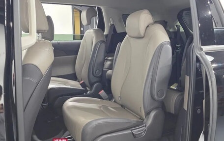 KIA Carnival, 2024 год, 5 700 000 рублей, 31 фотография