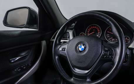BMW 3 серия, 2017 год, 2 649 000 рублей, 14 фотография