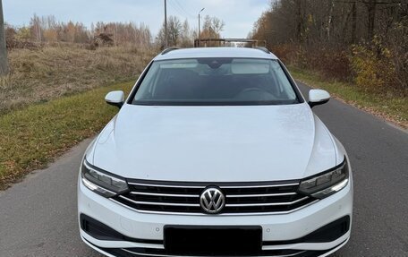 Volkswagen Passat B8 рестайлинг, 2020 год, 1 675 000 рублей, 2 фотография