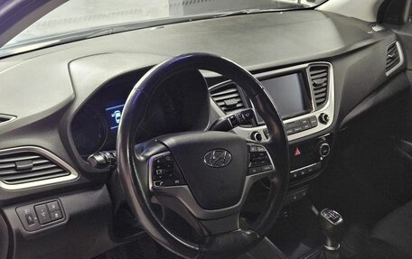 Hyundai Solaris II рестайлинг, 2017 год, 990 000 рублей, 10 фотография