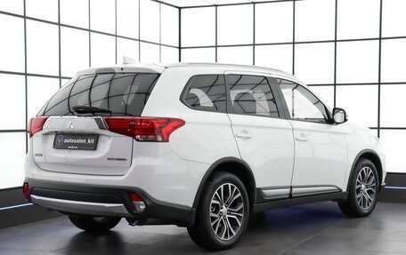 Mitsubishi Outlander III рестайлинг 3, 2017 год, 1 889 000 рублей, 4 фотография