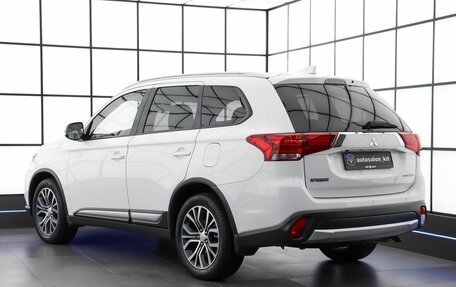 Mitsubishi Outlander III рестайлинг 3, 2017 год, 1 889 000 рублей, 6 фотография