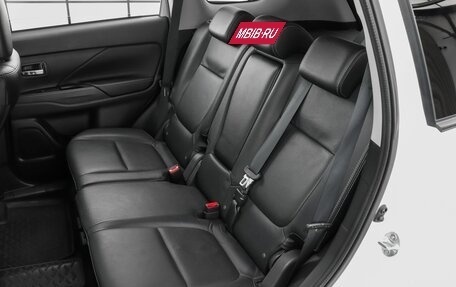 Mitsubishi Outlander III рестайлинг 3, 2017 год, 1 889 000 рублей, 10 фотография
