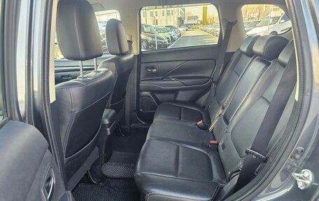 Mitsubishi Outlander III рестайлинг 3, 2017 год, 1 639 995 рублей, 11 фотография