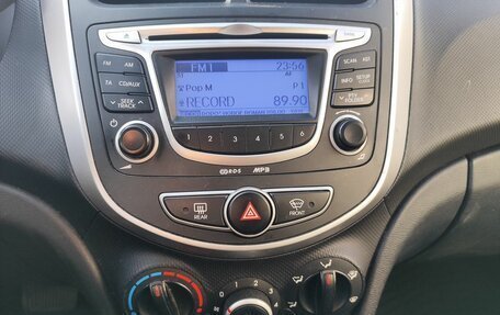 Hyundai Solaris II рестайлинг, 2013 год, 819 000 рублей, 14 фотография