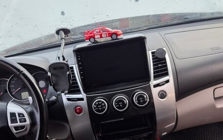 Mitsubishi Pajero Sport II рестайлинг, 2013 год, 1 800 000 рублей, 9 фотография