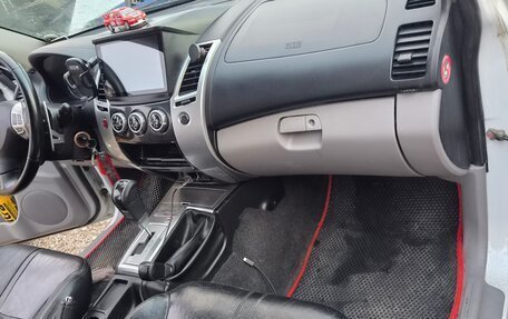 Mitsubishi Pajero Sport II рестайлинг, 2013 год, 1 800 000 рублей, 19 фотография