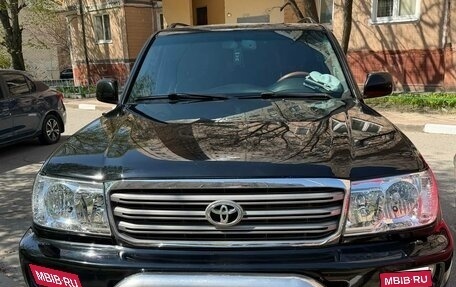 Toyota Land Cruiser 100 рестайлинг 2, 2005 год, 2 100 000 рублей, 1 фотография