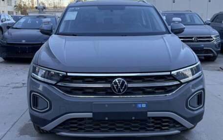 Volkswagen T-Roc I, 2023 год, 1 920 000 рублей, 3 фотография