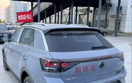 Volkswagen T-Roc I, 2023 год, 1 920 000 рублей, 4 фотография