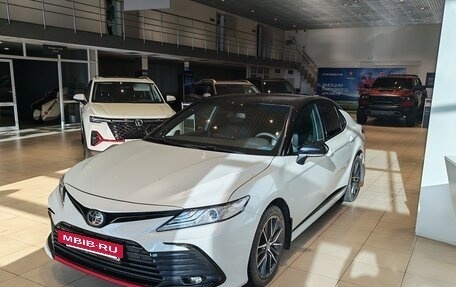 Toyota Camry, 2022 год, 3 399 000 рублей, 2 фотография