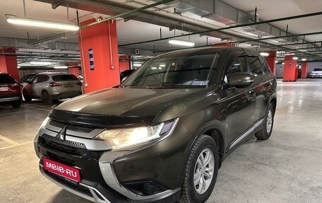 Mitsubishi Outlander III рестайлинг 3, 2018 год, 1 750 000 рублей, 1 фотография