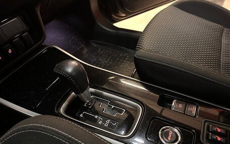 Mitsubishi Outlander III рестайлинг 3, 2018 год, 1 750 000 рублей, 10 фотография
