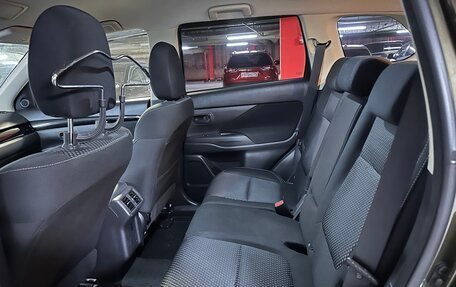 Mitsubishi Outlander III рестайлинг 3, 2018 год, 1 750 000 рублей, 12 фотография