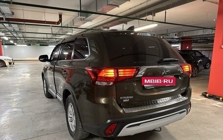 Mitsubishi Outlander III рестайлинг 3, 2018 год, 1 750 000 рублей, 5 фотография