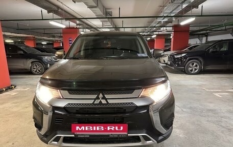 Mitsubishi Outlander III рестайлинг 3, 2018 год, 1 750 000 рублей, 3 фотография