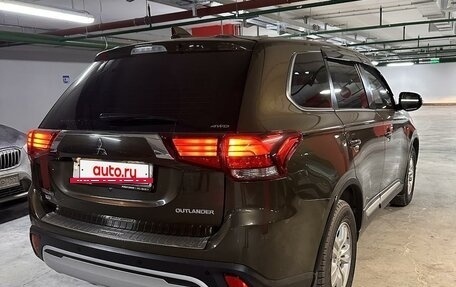Mitsubishi Outlander III рестайлинг 3, 2018 год, 1 750 000 рублей, 6 фотография