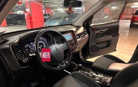 Mitsubishi Outlander III рестайлинг 3, 2018 год, 1 750 000 рублей, 8 фотография