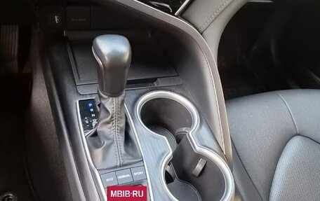 Toyota Camry, 2023 год, 3 970 000 рублей, 10 фотография