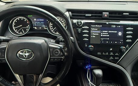 Toyota Camry, 2018 год, 2 190 000 рублей, 6 фотография