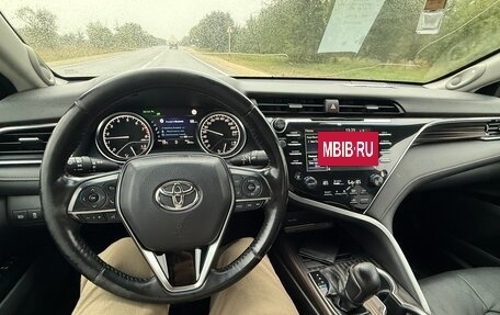 Toyota Camry, 2018 год, 2 190 000 рублей, 10 фотография