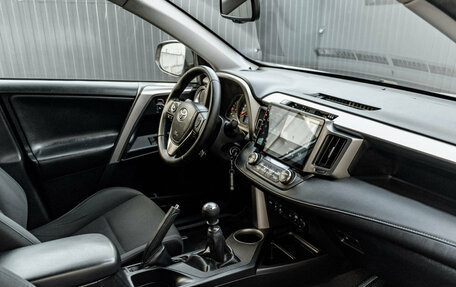 Toyota RAV4, 2015 год, 1 950 000 рублей, 10 фотография