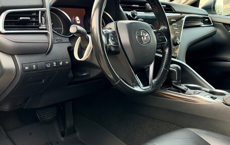Toyota Camry, 2019 год, 2 800 000 рублей, 9 фотография