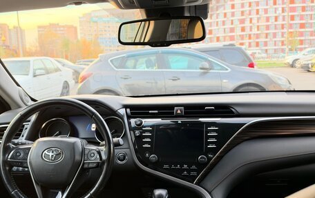 Toyota Camry, 2019 год, 2 800 000 рублей, 15 фотография