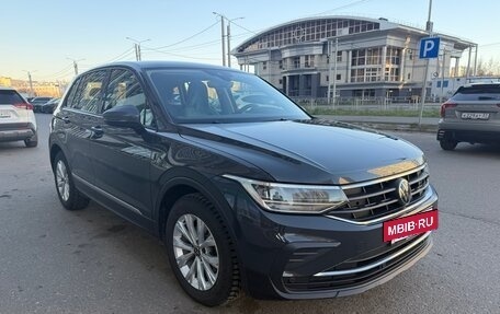 Volkswagen Tiguan II, 2022 год, 2 900 000 рублей, 3 фотография