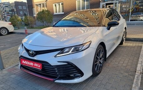 Toyota Camry, 2022 год, 3 250 000 рублей, 2 фотография