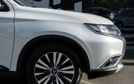 Mitsubishi Outlander III рестайлинг 3, 2018 год, 2 400 000 рублей, 6 фотография